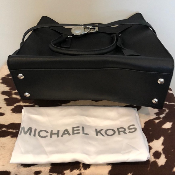 REDUCED ⭐️Michael Kors Large Saffiano Leather Tote - Picture 2 of 10